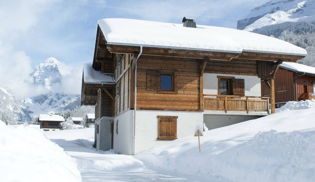 New chalet comfortable for 8-12 people