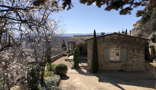 NEW in Gordes, contemporary villa with breathtaking views of the Luberon