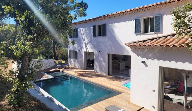 NEW VILLA in Le Brusc - Six Fours les Plages - swimming pool, 8 people, 5 bedrooms