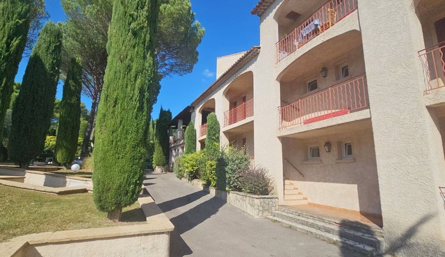 Nice T2 in quiet residence with trees, near thermal baths