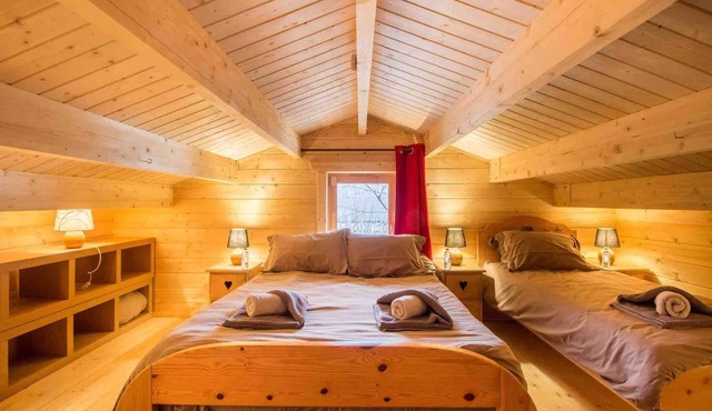 Nordic Lodge TinyHaus sleeps 4-5 with outdoor Jacuzzi , Les Arcs Paradiski