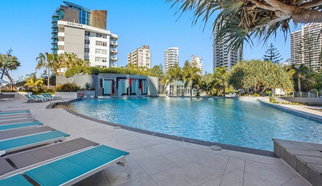 Oceanview 2-Bed with Pool, Sauna, Gym & Parking