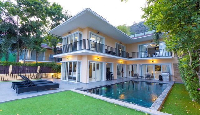 Oceanview 4BR Villa Jacuzzi Escape V180