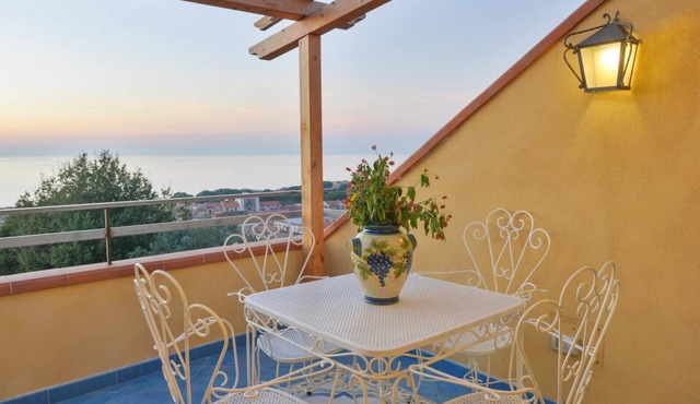Ogliarola Studio with terrace and sea view