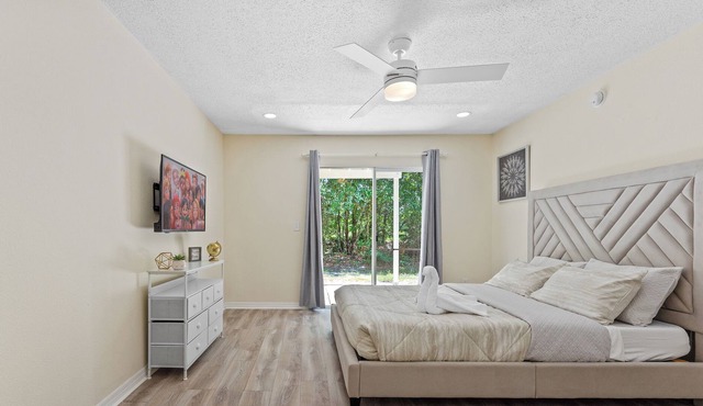 Orlando/Disney Renovated Modern Cozy 3br Condo 15 min. from Disney