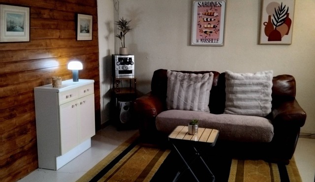 Our apartment welcomes you. Comfort and serenity.