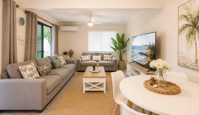 Palm Cove Waters Retreat - Walk to Broadwaters!