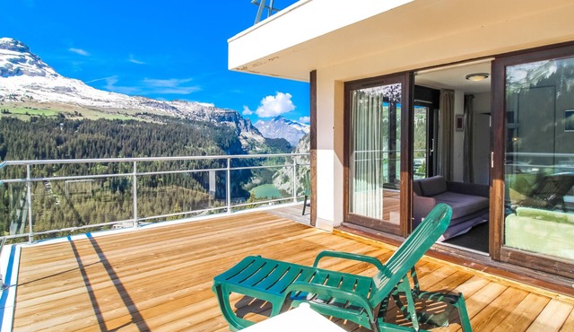 Penthouse 3-bed apartment with large balcony, stunning views