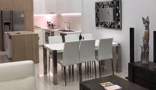 Penthouse (Modern Luxury Apartment & Broadwater views)