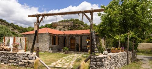PETRASTERO Mountain Retreat-Agrafa Evrytania Greece