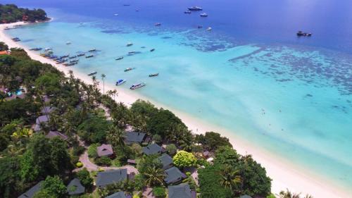 Phi Phi Holiday Resort, Leam Tong Beach in Phi Phi Islands