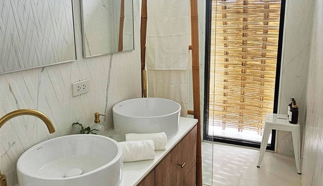 Private Jacuzzi Plunge Pool House - up to 5 guests.