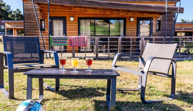 Privilege Cottage: 2 bathrooms, 2 toilets, sleeps 6