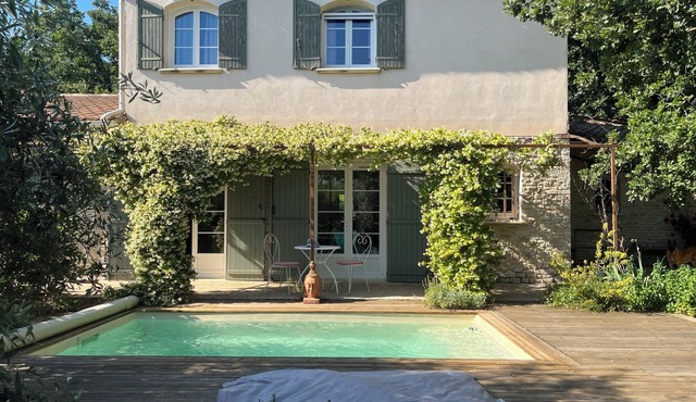 Provencal house surrounded by large oak trees, calm near Uzès.
