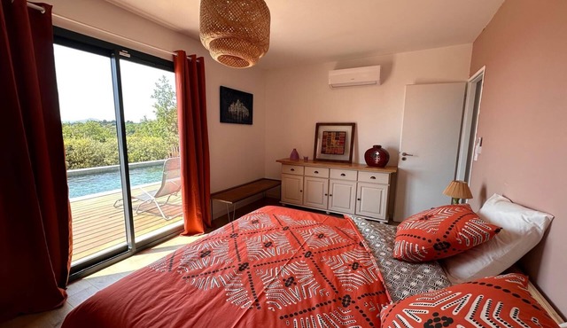 Provencal escape at the foot of the Ventoux: luxury bedding, magical sunsets