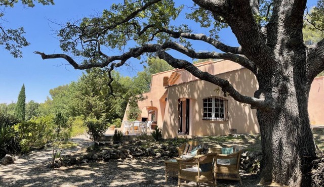 Provencal villa with pool