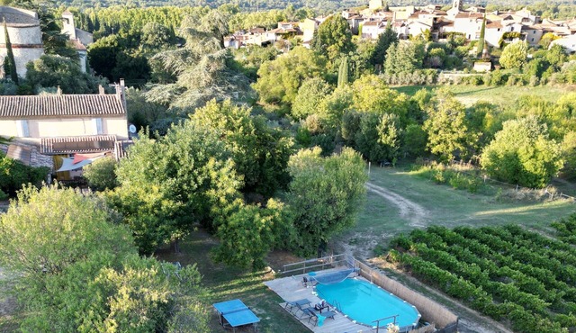 Provence farm luberon 3 bedrooms swimming pool air conditioning lourmarin center