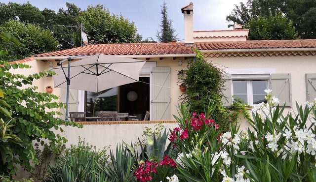 Provence verte 35 min from beaches ideal villa 6 adults 4 children with pool