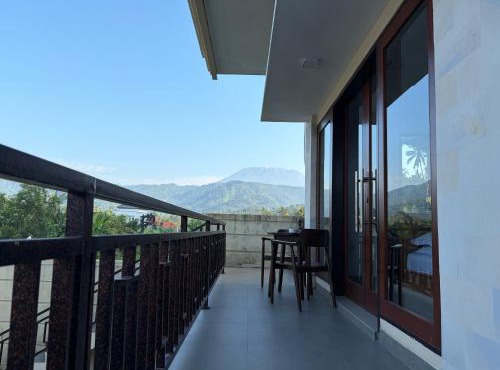 Qiana House