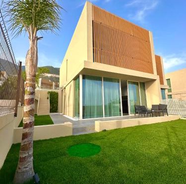 Queens Luxury Vila 111B