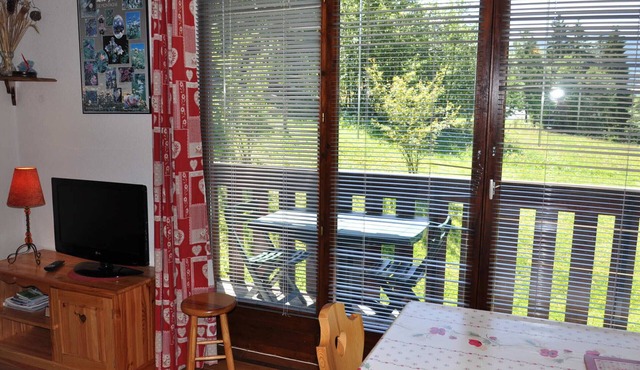 Quiet 2-room apt with balcony and parking