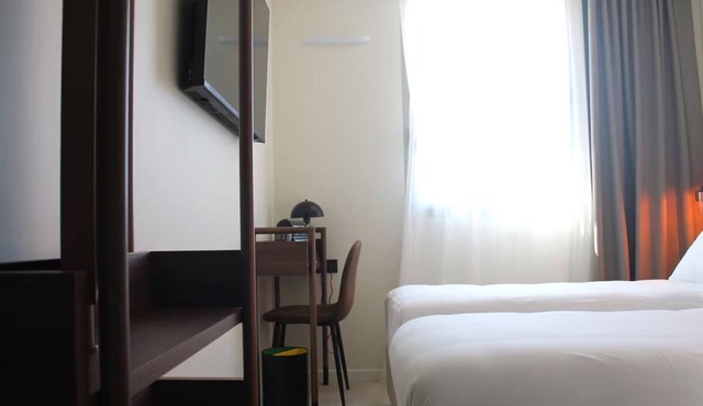 Relaxing Twin Stay Near Bandol Wine Estates with Seasonal Pool and Parking