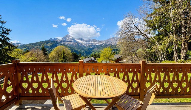 Renovated Chalet with Mont Charvin View and WiFi