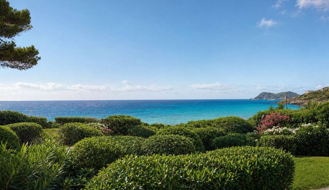 Renovated L’Escalet Villa with Direct Sea & Beach Access near Saint-Tropez