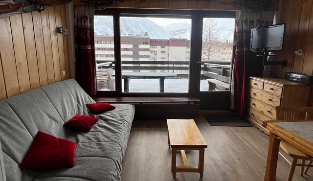 Renovated Studio for 4 with Sunny Terrace in Tignes