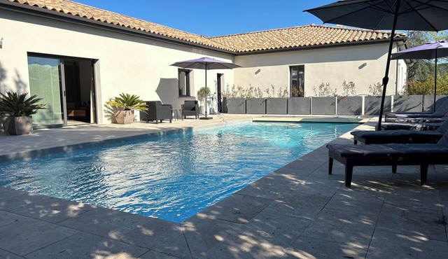 Rental Private Heated Pool 11x4, 5au calme, 5min à pied center vallon