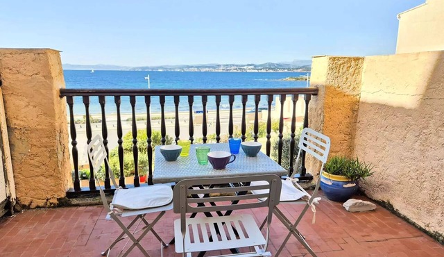 Residence Les Charmettes - Full sea view, 10 m sandy beach, Brusc, Terrace.