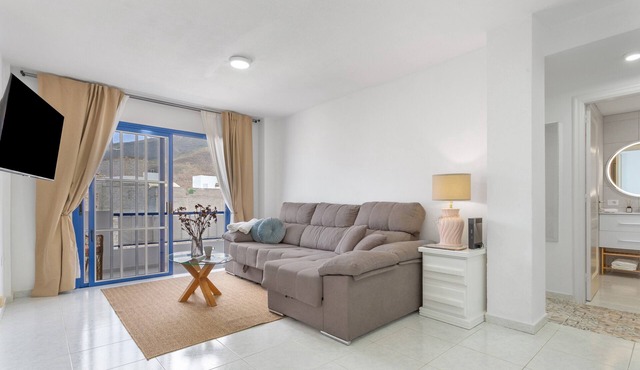 Retama Vacation Apartment with Sea Views, Balcony and Wi-Fi