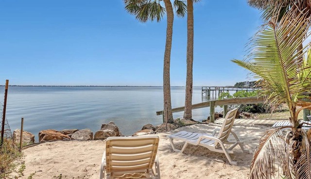 River Views Full Apt 1bd/1ba Kayaks & Walk to EGAD