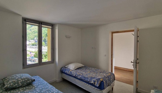 Room 2 – L'Auberge Le Toit Vert: Space and Convenience in Moutiers