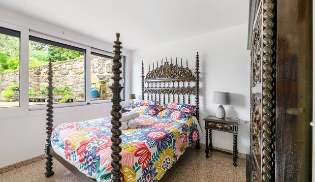 Room “La Chambre Tom” with Shared Pool, Communal Garden and Wi-Fi