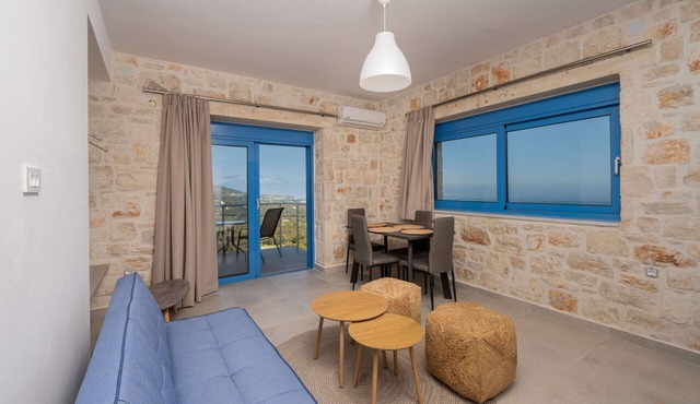 Royal Majestic Residences with Pool & Sea View