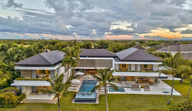 Royale Estate - 15 Bedroom Complex