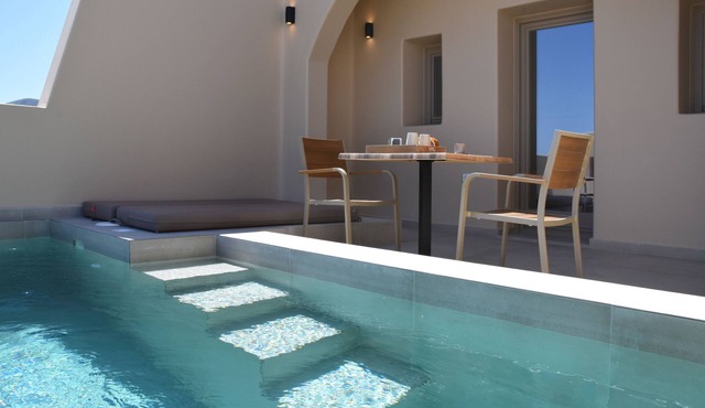 Santorini - Villa - Sleeps 2 - Pool - Parking