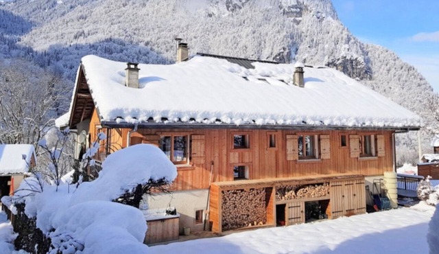 Schönes 4-Zimmer-Chalet (umgebautes Bauernhaus aus dem 19. J.) in den Alpen