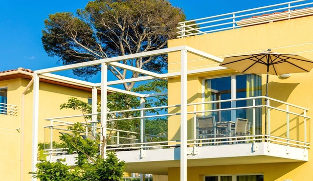 Sea View Apartment for 4 in Var