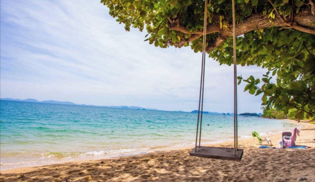 Sea view from 4 to 6 people 150 meters from the beach seen sea upstairs.