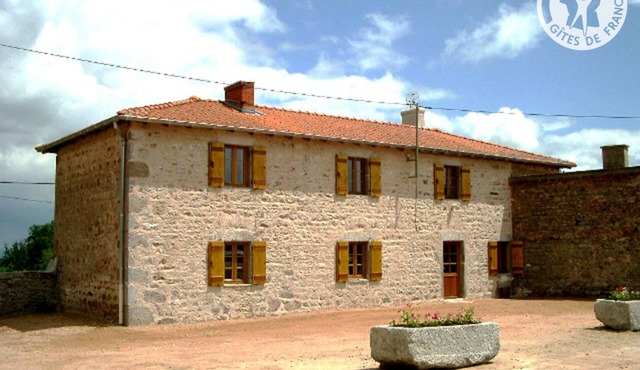 Secluded and peaceful cottage in Monts de la Madeleine, pet-friendly