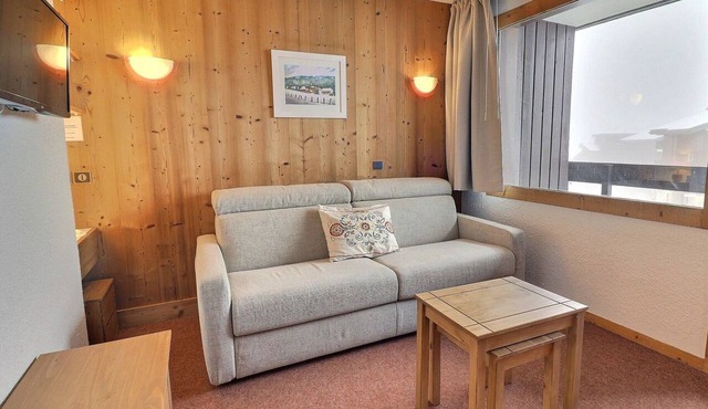 Ski-in studio, pets allowed, sleeps 4