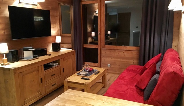 SKIS BY THE FEET- 2 ROOM/CABIN - DONE AGAIN - HIGH SPEED WIFI -CALME AND CLEAR VIEW