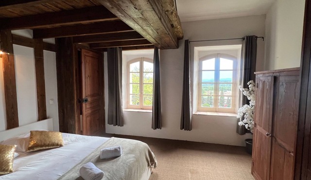 Soie - Fabulous 1-bedroom apartment in quaint Seillans