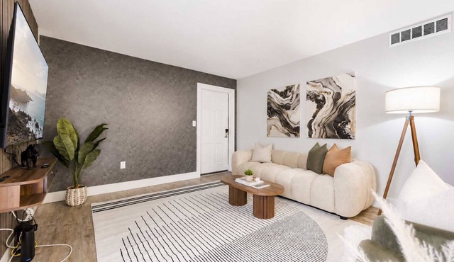 South Tampa 2BR | 2 Kings, Pool, Gym & Parking