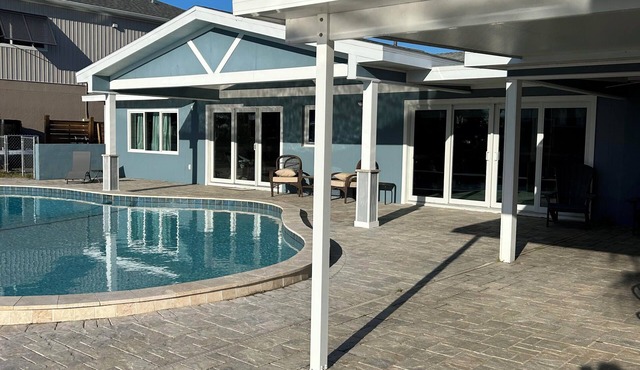 Spacious 4-bedroom house in beautiful Hernando Beach with WiFi, pool, sleeps 8 in Hernando Beach