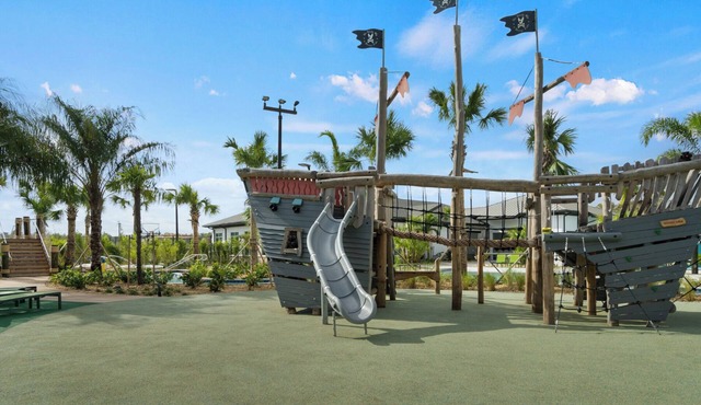 Spacious 5-bedroom/4 bathroom/Private Pool/Sleeps 13 inside Resort Near Disney!