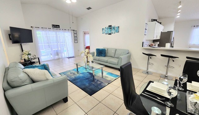 Spacious 5-Bedroom Pool Home Near Disney - Private Pool - Game Room