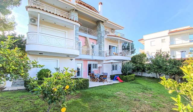 Spend an unforgettable vacation in this attractive vacation home with sea view!